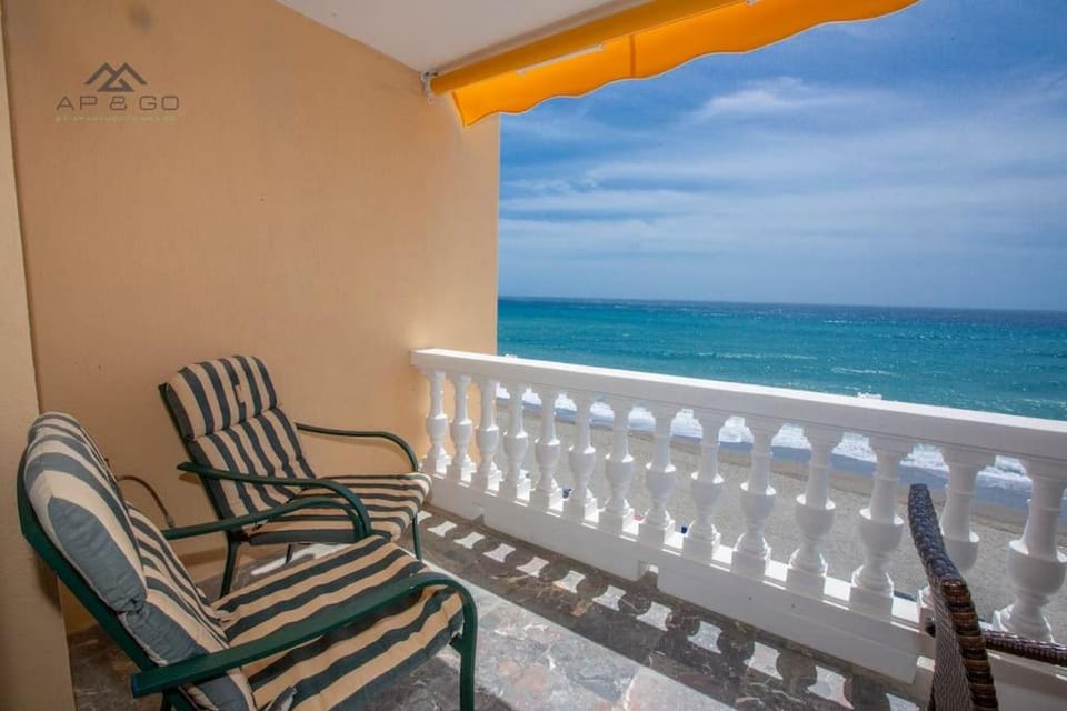 Balcony/Terrace, sunbed