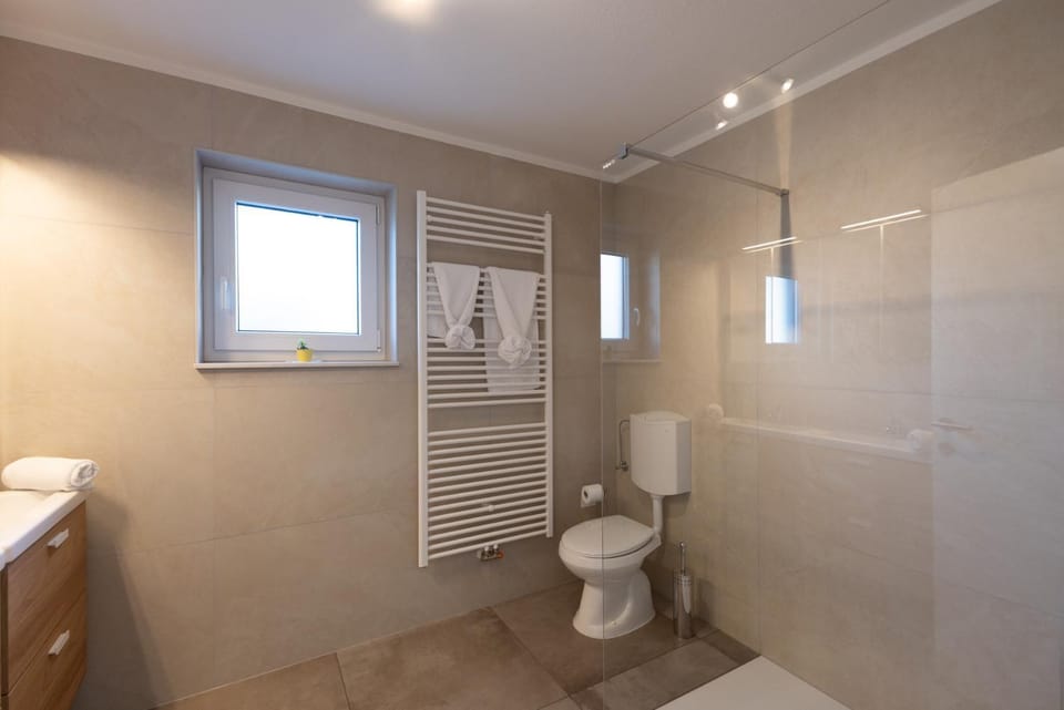 Toilet, Bathroom, heating