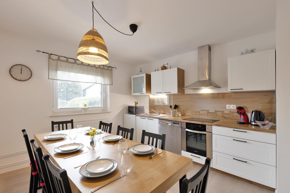 Dining area, kitchen
