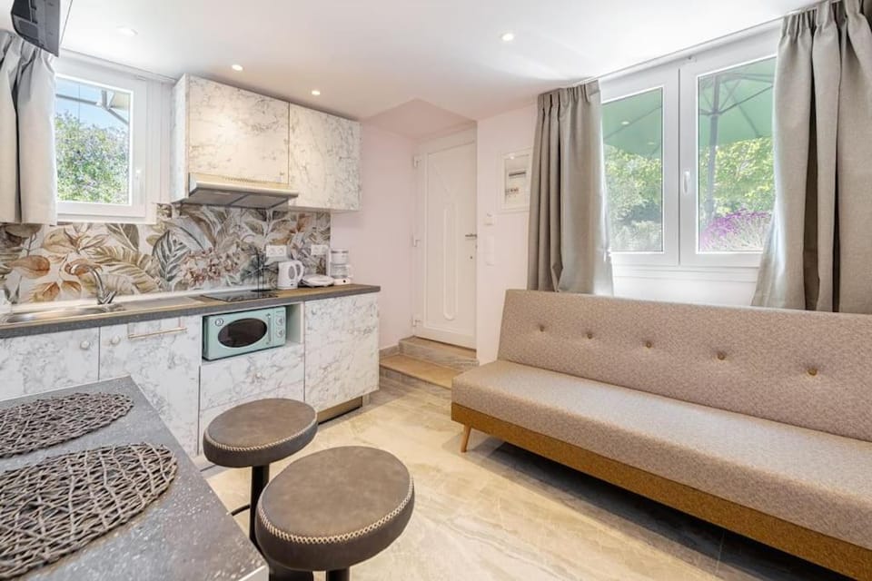 TV and multimedia, Kitchen or kitchenette