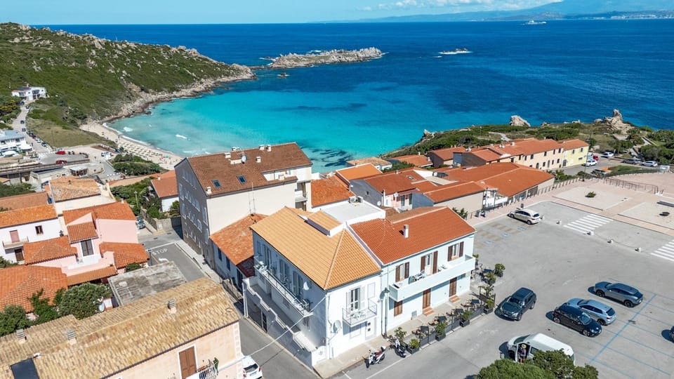 Property building, Neighbourhood, Bird's eye view, Beach, City view, Sea view, Location