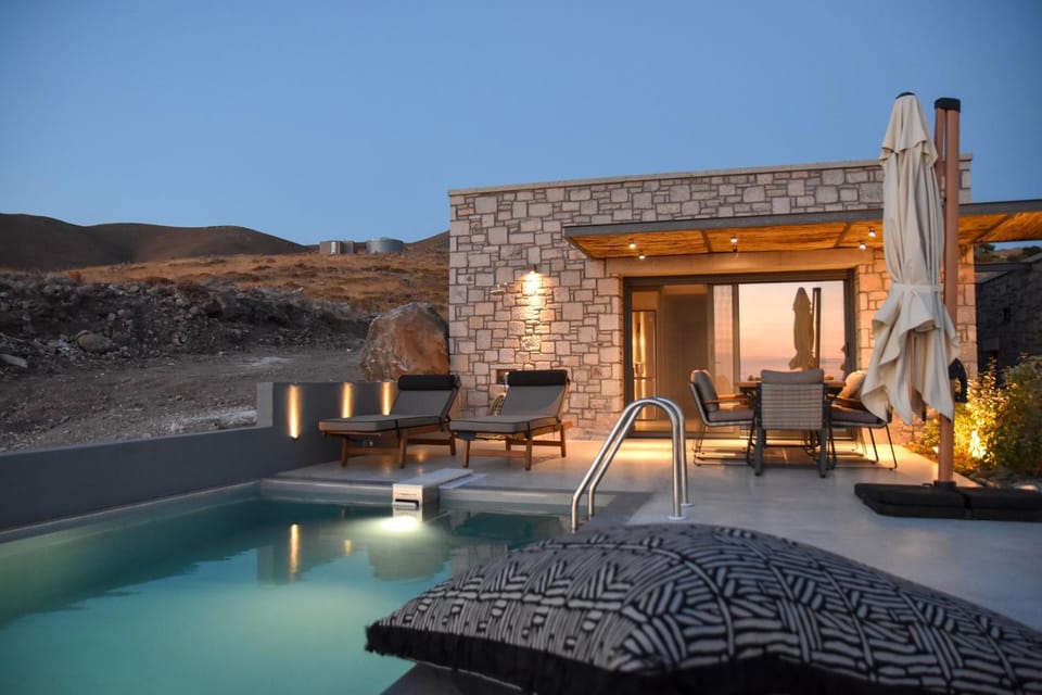 Property building, Pool view