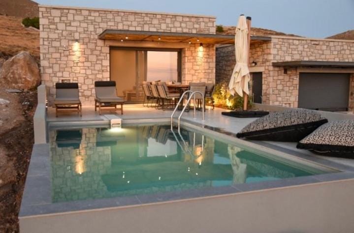 Patio, Pool view, Swimming pool, sunbed