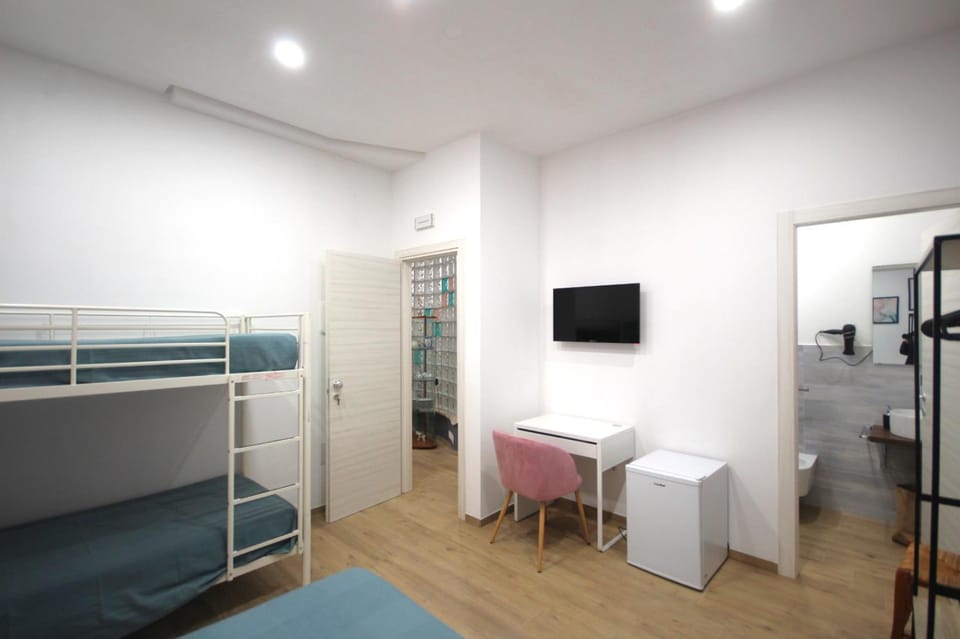 Bed, TV and multimedia, Photo of the whole room, Bedroom, bunk bed