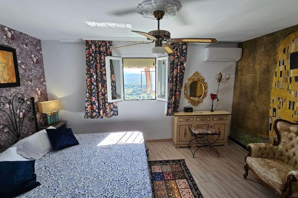 Bed, Photo of the whole room, Bedroom, fireplace