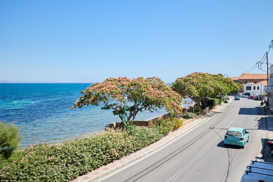 Day, Neighbourhood, Natural landscape, Beach, Sea view, Street view, Location, Parking