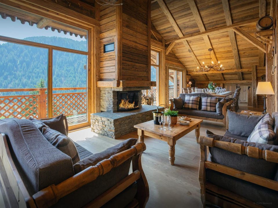 View (from property/room), Living room, Seating area, Mountain view