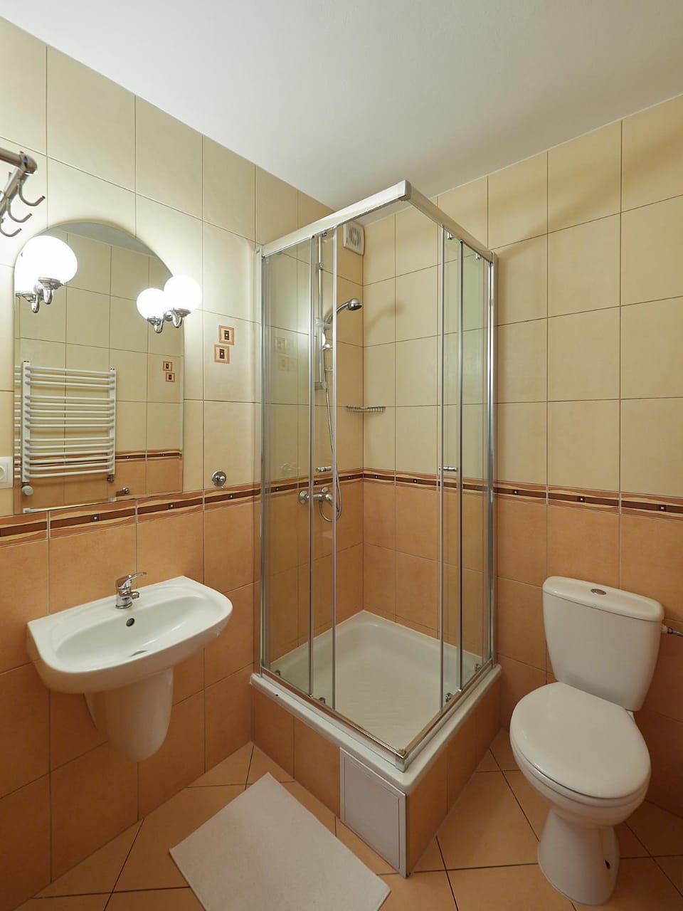 Shower, Toilet, Bathroom, towels
