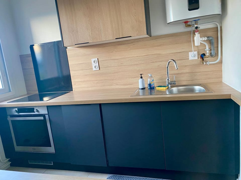 Kitchen or kitchenette, stove, kitchen