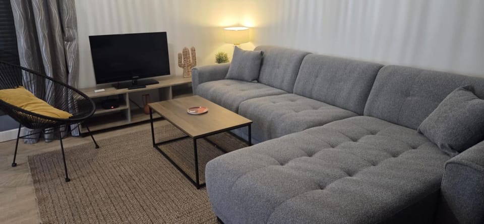 Communal lounge/ TV room, TV and multimedia, Living room, Seating area