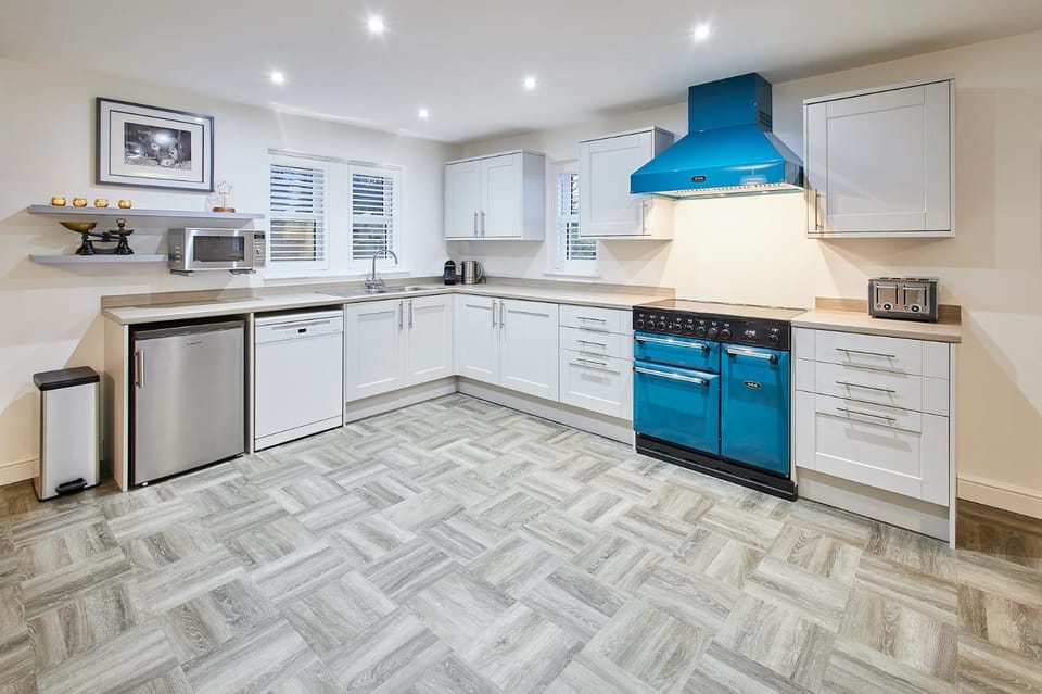 Kitchen or kitchenette, dishwasher, minibar, pet friendly, stove, toaster