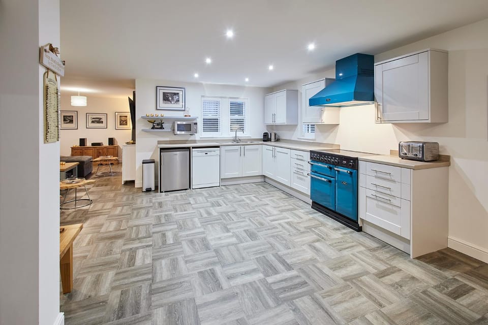 Kitchen or kitchenette, dishwasher, minibar, pet friendly, stove, toaster