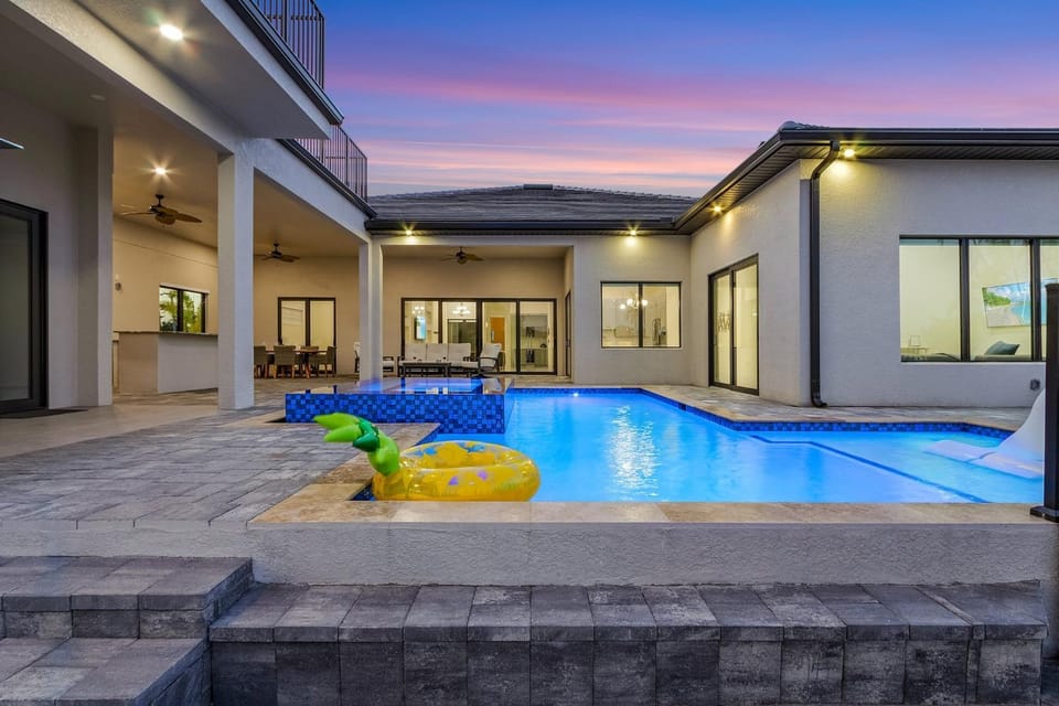 LUXURY - Close to Beach! - Pool Table, Heated Pool & Spa - Serenity Oasis - Roelens House in Cape Coral