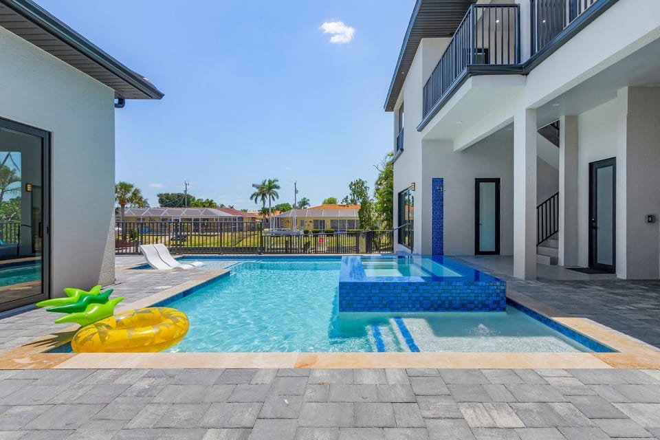 LUXURY - Close to Beach! - Pool Table, Heated Pool & Spa - Serenity Oasis - Roelens House in Cape Coral