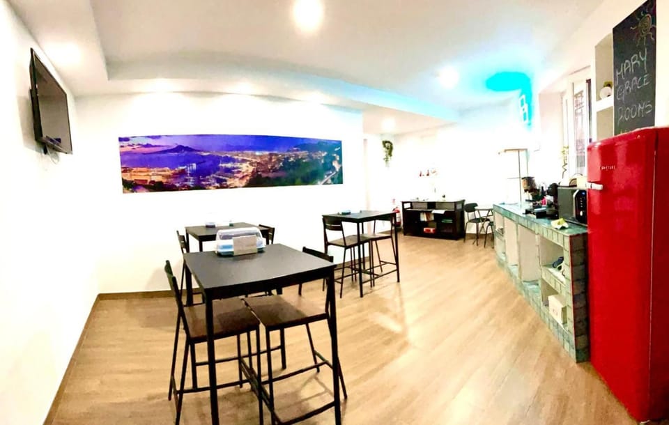 Communal lounge/ TV room, TV and multimedia, Kitchen or kitchenette, Living room, Seating area, Dining area, Evening entertainment, minibar, oven