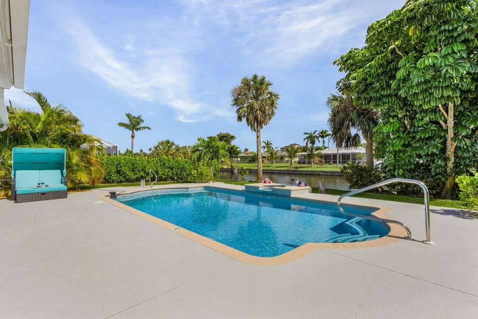 Gulf Access, Dock, Fish Station, Kayaks, Heated Pool - Villa Palm Tree Paradise - Roelens House in Cape Coral