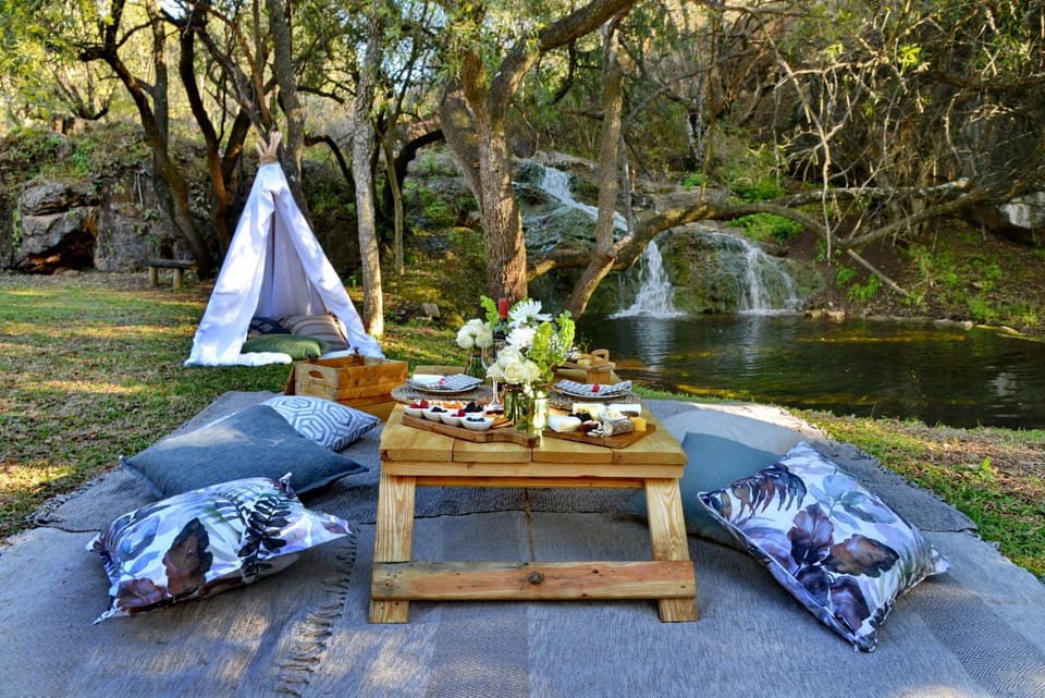 Day, Natural landscape, Garden, Seating area, Dining area, Garden view, River view