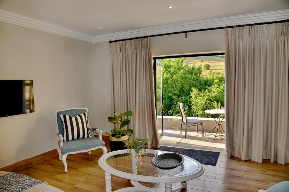 Patio, Spring, Summer, TV and multimedia, View (from property/room), Balcony/Terrace, Living room, Decorative detail, Seating area, Garden view