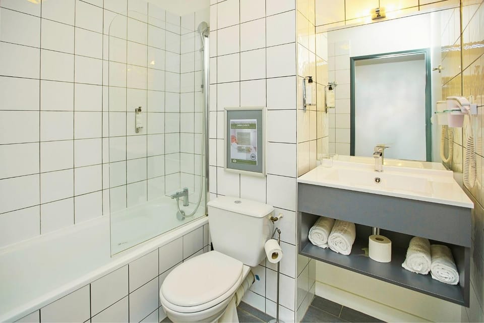 Shower, Toilet, Bathroom, Bath
