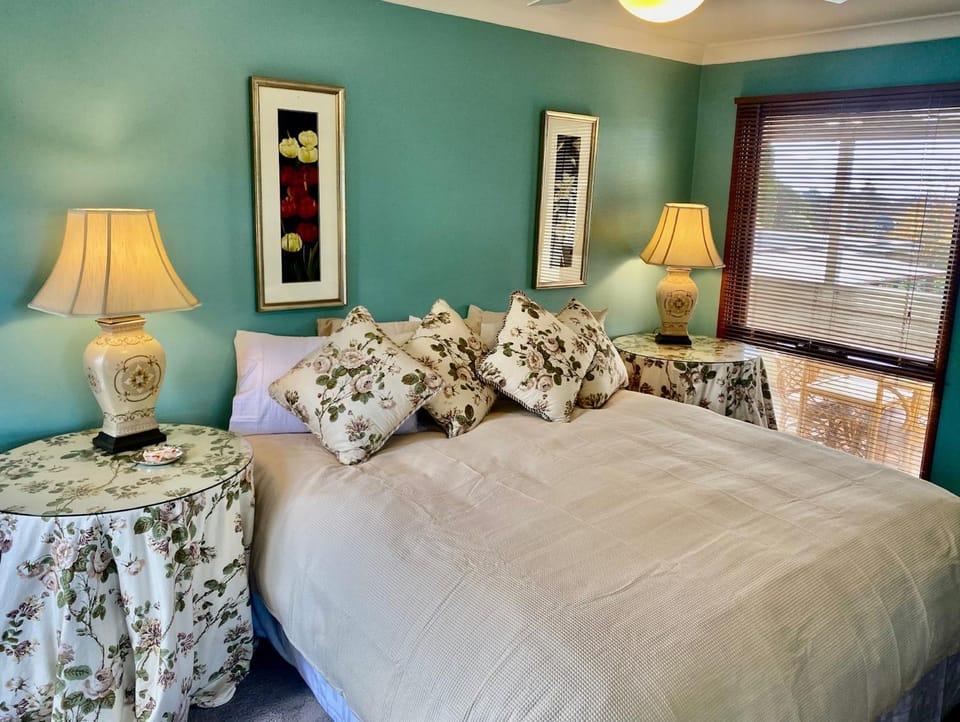 French Boutique Loft Apartment at Chapmans with Breakfast & Pets Apartment in Moss Vale
