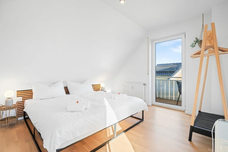 Bed, Balcony/Terrace, Photo of the whole room, Bedroom, wardrobe
