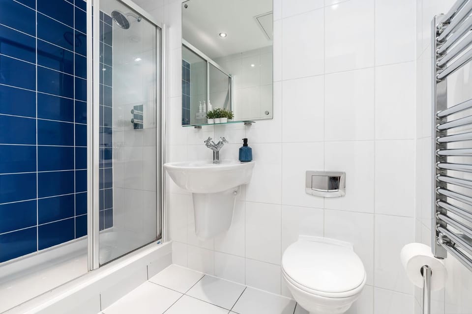 Shower, Toilet, Bathroom, bidet, towels