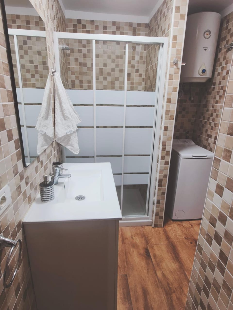 Shower, Bathroom, towels