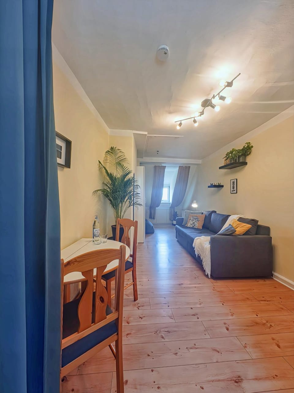 Seating area, Dining area
