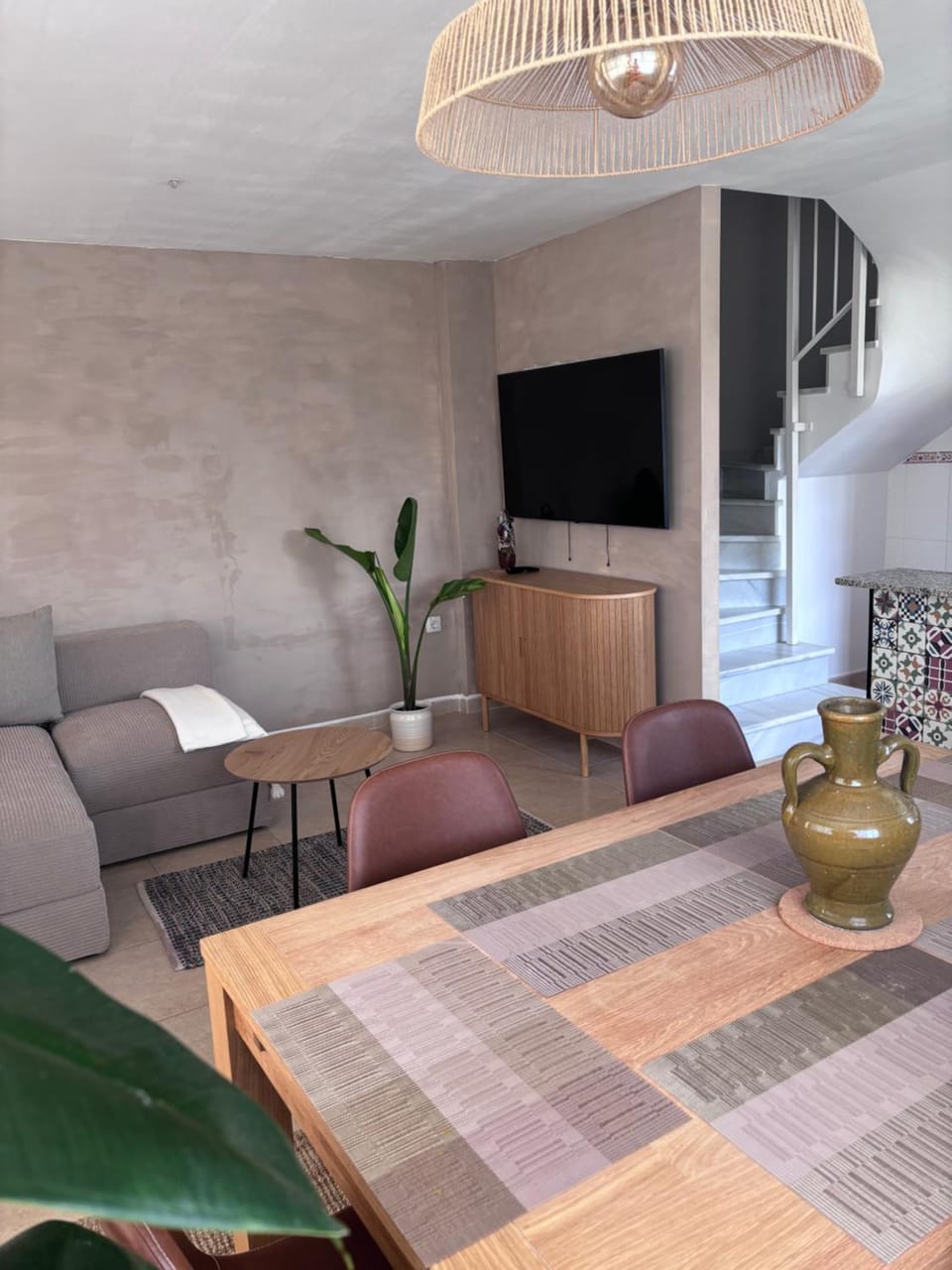 Living room, Seating area, Dining area
