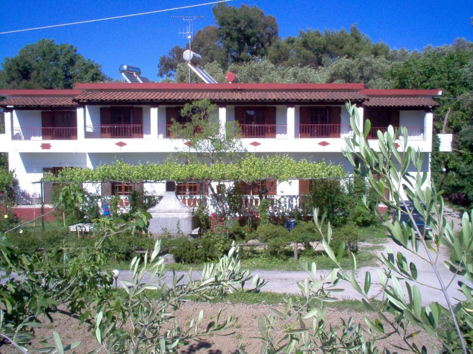 Facade/entrance
