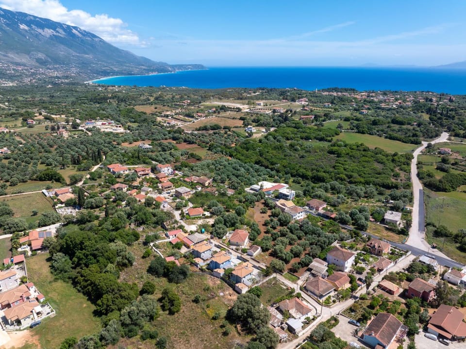 Nearby landmark, Day, Neighbourhood, Natural landscape, Bird's eye view, Mountain view, Sea view, Street view