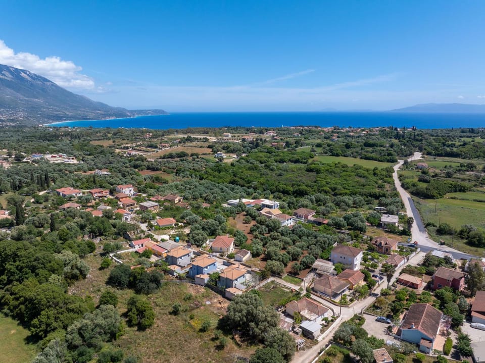 Day, Neighbourhood, Natural landscape, Bird's eye view, Lake view, Mountain view, Sea view, Street view