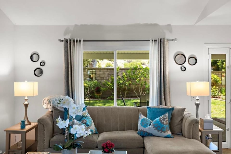STUNNING HOME WITH SPA, FRONT AND BACK YARD, HUGE DECK, OUTSTANDING LOCATION House in Mission Viejo