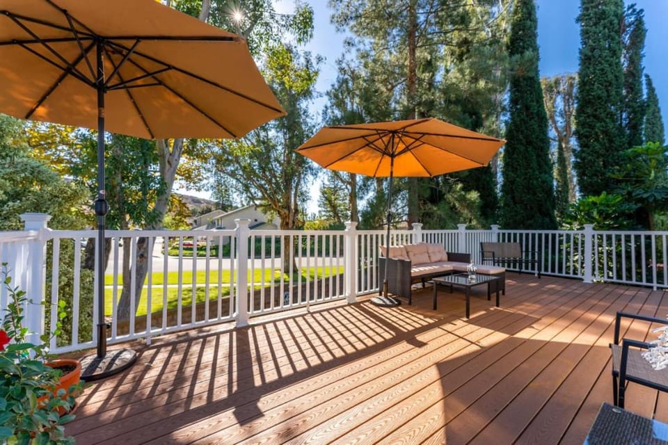 STUNNING HOME WITH SPA, FRONT AND BACK YARD, HUGE DECK, OUTSTANDING LOCATION House in Mission Viejo