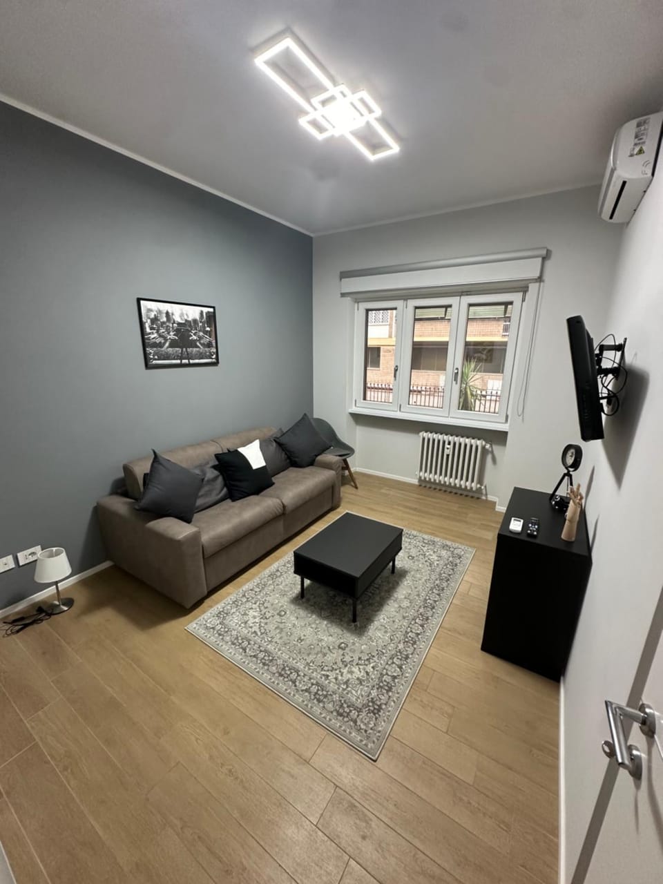 TV and multimedia, Living room, Seating area, air conditioner