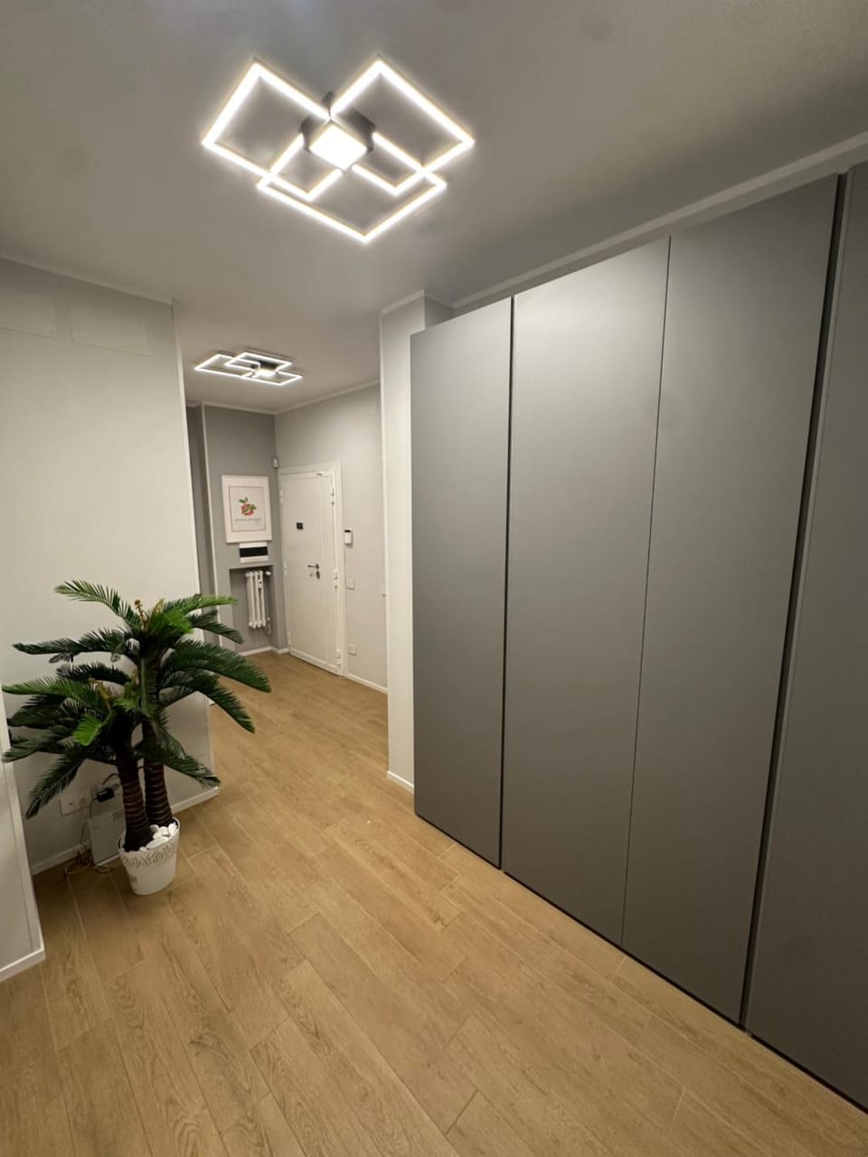 Facade/entrance, wardrobe