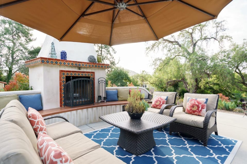 Luxury Home with Heated Pool - Spa and Lighted Pickle Ball Court Villa in Rancho Bernardo
