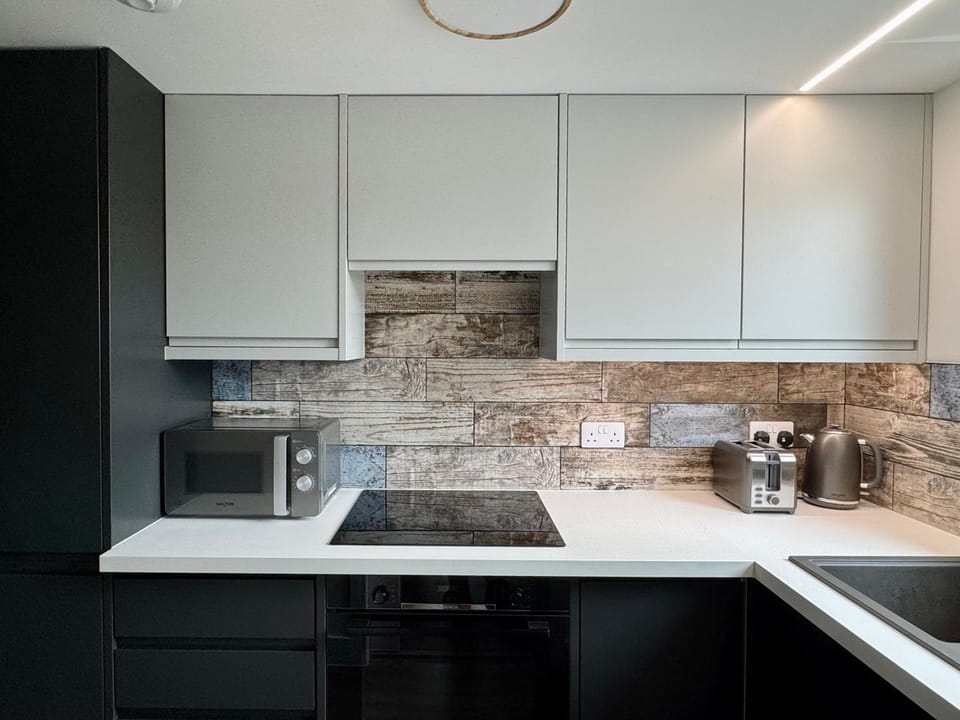 Coffee/tea facilities, Kitchen or kitchenette, stove, toaster