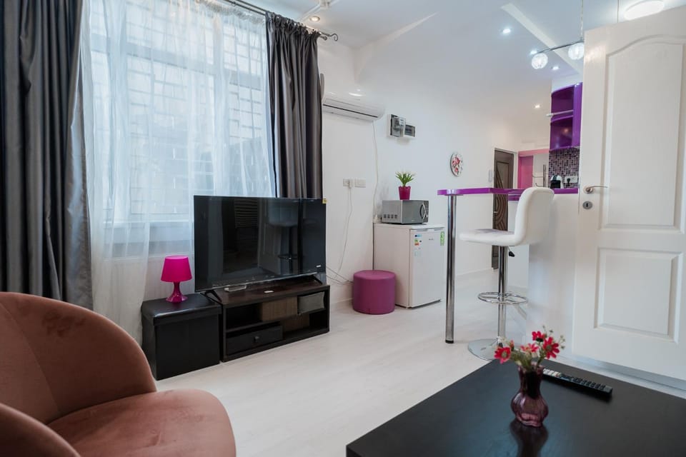 Living room, Seating area, Dining area, air conditioner