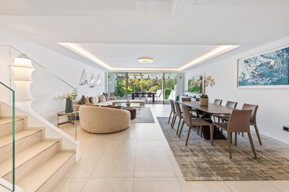 Luxury 5-Bedroom Townhouse in Puente Romano Villa in Marbella