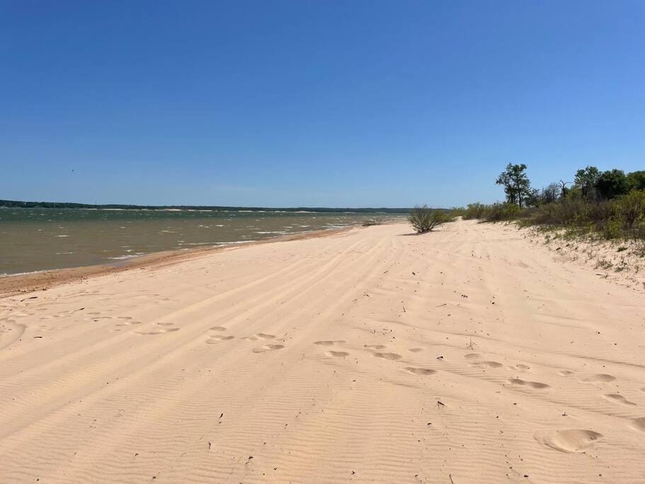 A Shore Thing-Beach-Fishing-Fire Pit-Relax-Pets House in Lake Texoma