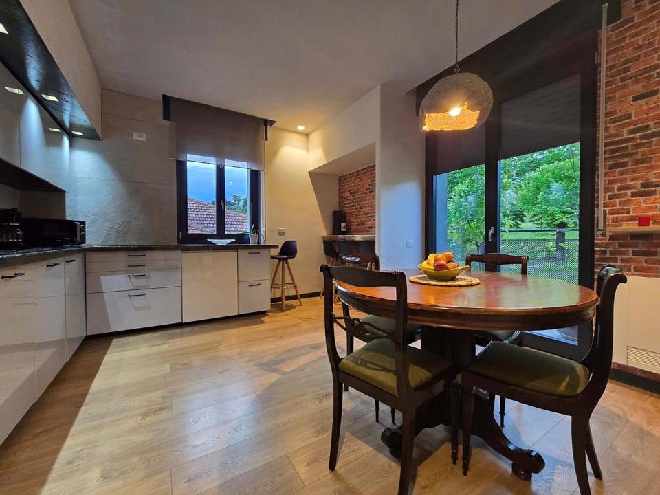 Kitchen or kitchenette, Dining area, Communal kitchen, stove, air conditioner