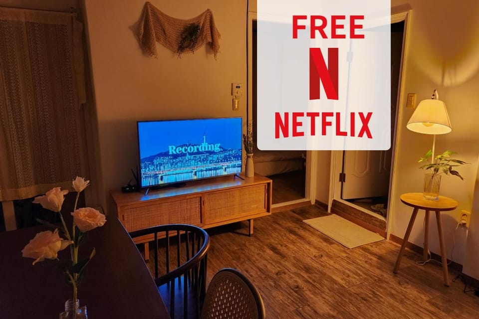 Living room, Entertainment