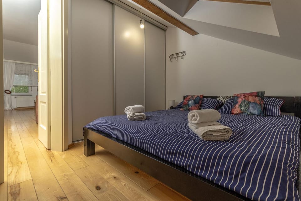 Bed, Bedroom, towels, wardrobe