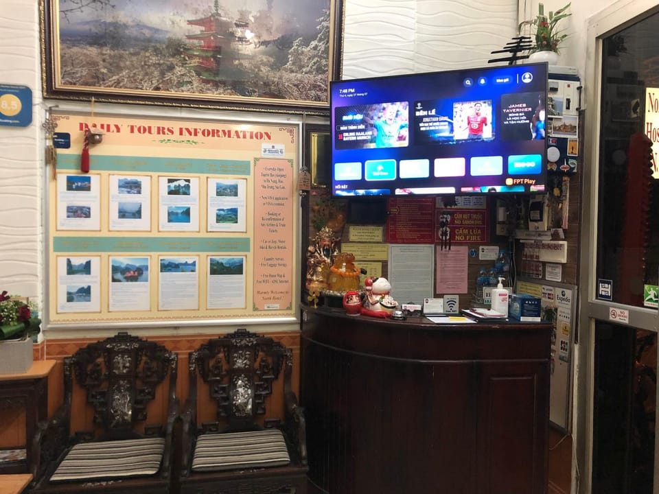 Communal lounge/ TV room
