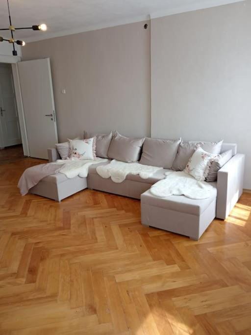 Living room, Photo of the whole room, Seating area