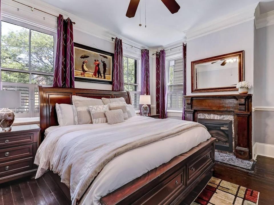 Historic Savannah Condo, Sleeps 6, Pool, Dogs Ok Apartment in Savannah
