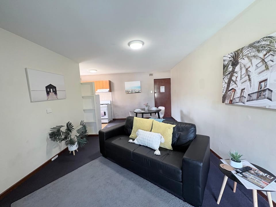 Kitchen or kitchenette, Living room, Seating area