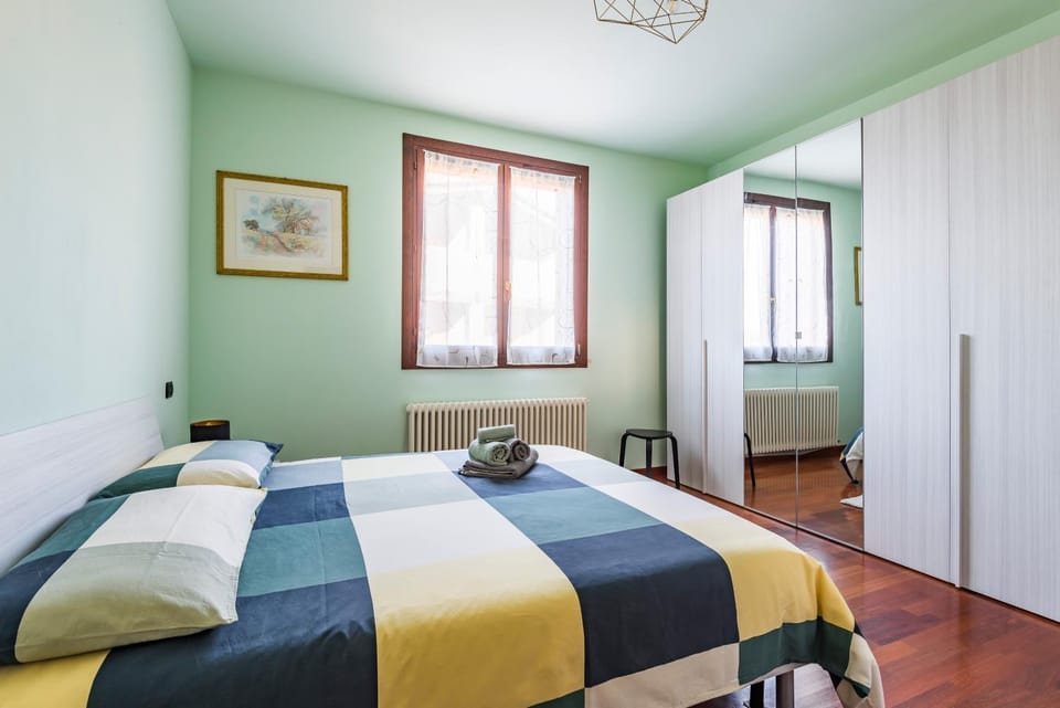 Bed, Photo of the whole room, Bedroom, wardrobe