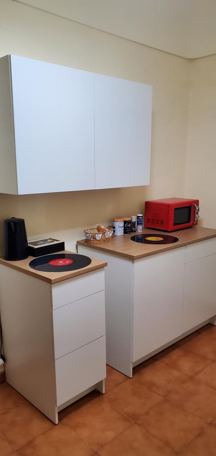 Coffee/tea facilities, Kitchen or kitchenette